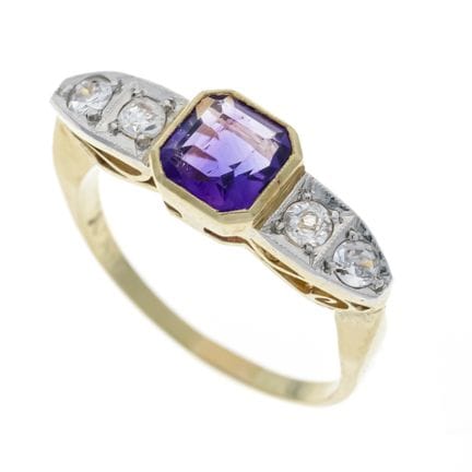 Art Deco amethyst ring GG/WG 585/000 featuring a f