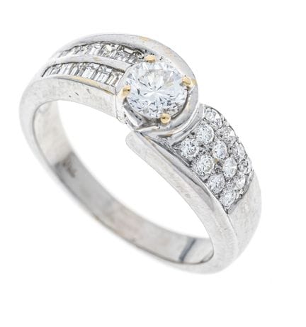 Anillo de brillante WG/GG 750/000 con un brillante
