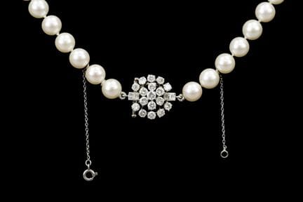 Akoya pearl necklace with a jewel box clasp and an