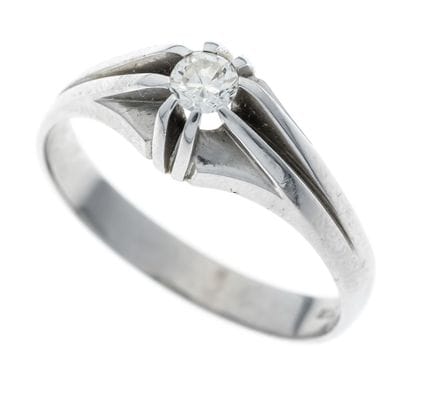 Anillo solitario con diamante WG 750/000 con un di
