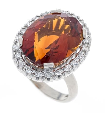 Citrine and Diamond Ring WG 750/000 with an oval-c