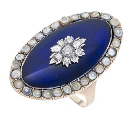 Enamel ring GG 585/000 in an oval shield shape wit