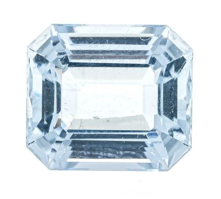 Aguamarina de 7,92 ct con talla esmeralda facetada