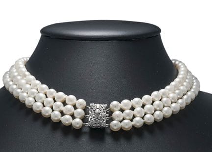 3-row Akoya pearl necklace with a box clasp and an
