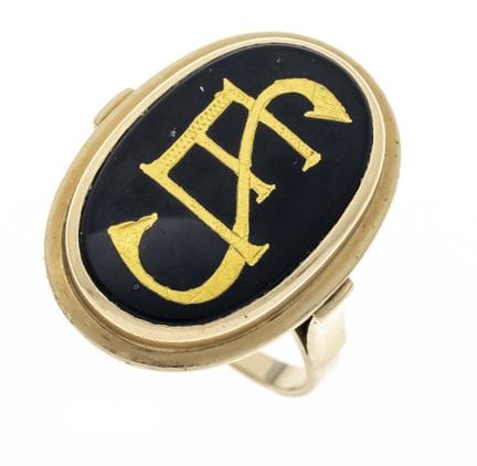 GG 585/000 Monogram Ring featuring a monogram comp