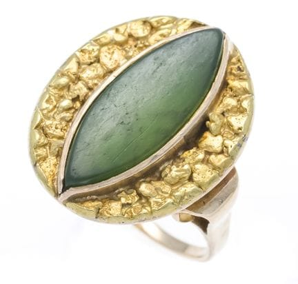 Jade ring, GG setting 750/000 and band 500/000, un