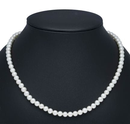 Freshwater pearl necklace with GG 375/000 clasp an
