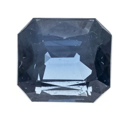 Zafiro de 4,40 ct, talla esmeralda facetada, de un