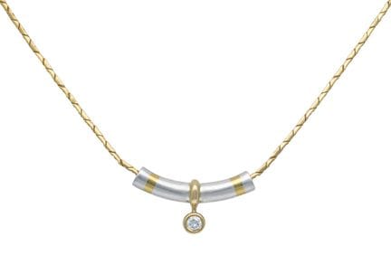Collier solitaire à brillant composé d'un pendenti