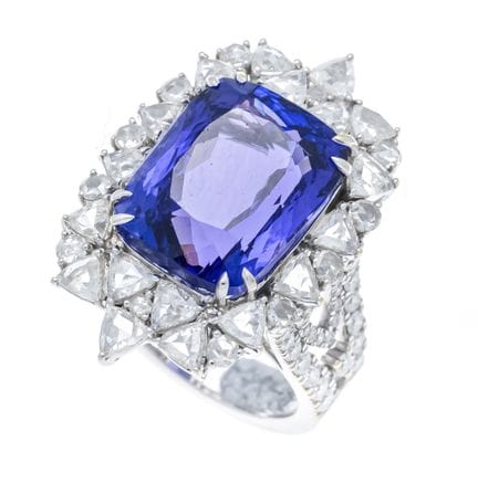 Excepcional anillo de tanzanita y diamantes en for