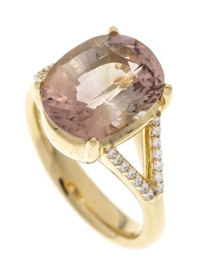 Tourmaline ring GG 750/000 with an oval-cut Tourma