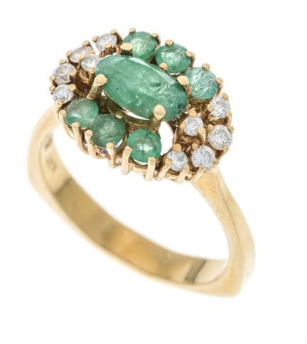 Anillo de esmeralda y diamantes GG 750/000 con una