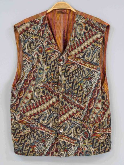 Missoni，多色印花马甲，正面为针织面料，羊毛与真丝混纺，背面为橙色，配纽扣，尺码56，有轻微的