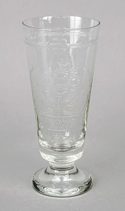 Verre à pied, vers 1900, base ronde, corps conique