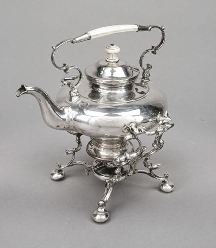 Teiera su braciere, 1900 circa, placcata, braciere