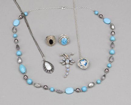 Set composto da sei gioielli in argento di diverse