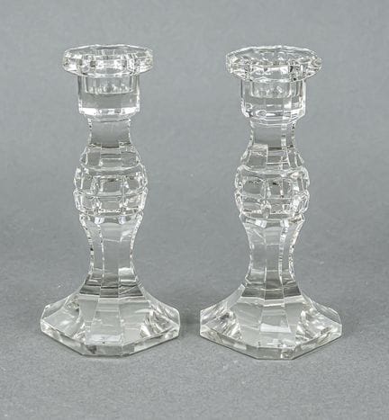 Paire de chandeliers, 20e s., support carré, forme