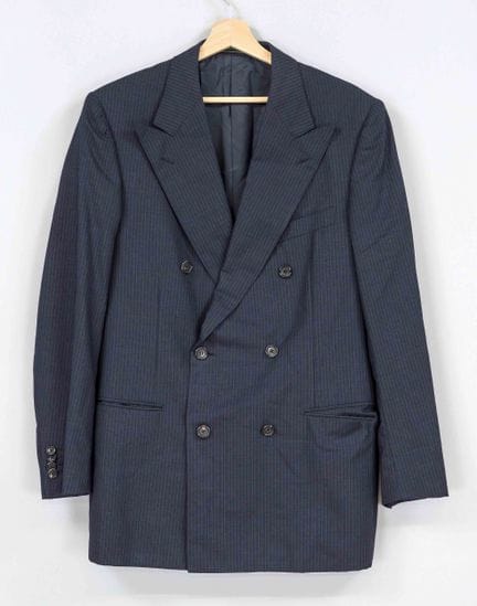Ermenegildo Zegna，经典黑色细条纹西装外套，100%羊毛，尺码48，有轻微的使用和存