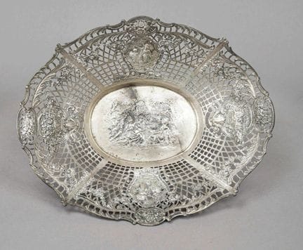 Grande coppa ovale traforata, tedesca, XX secolo, 