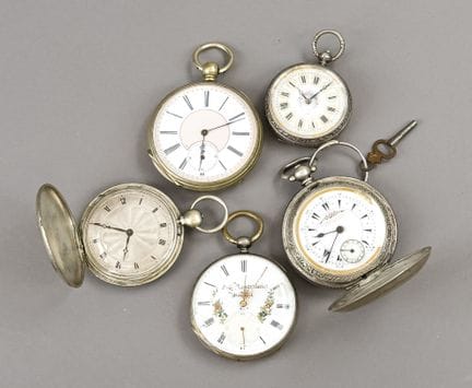 Lotto composto da 5 orologi da tasca con portachia
