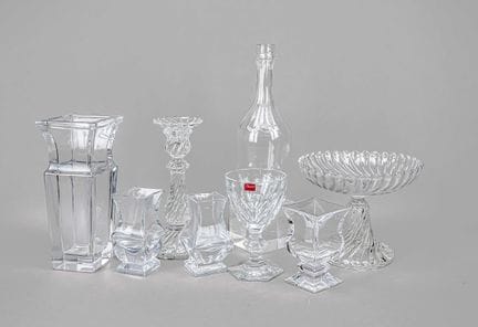 Ensemble de huit pièces, XXe siècle, toutes en ver