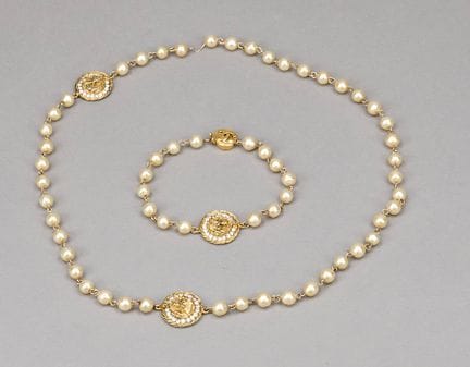 Chanel, collana vintage con perle sintetiche (?) e
