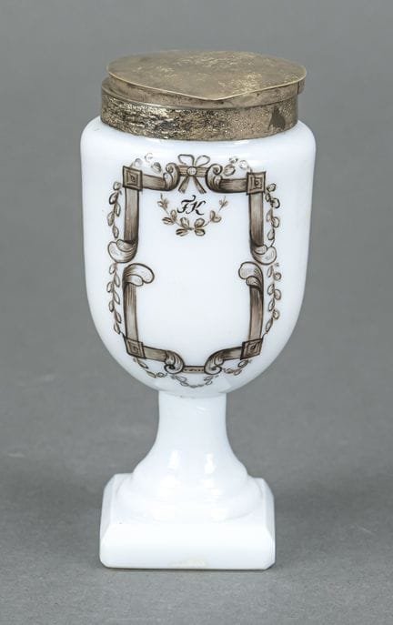 Vaso con coperchio in argento, prima metà del XIX 