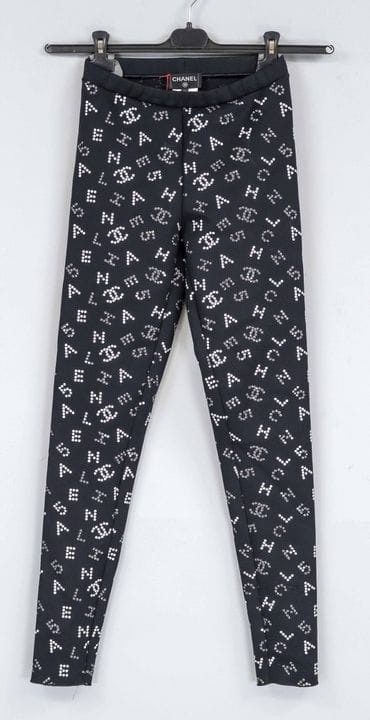 香奈儿（Chanel），紧身弹力裤，饰有字母和品牌标识，合成纤维混纺面料，尺码36，几乎无使用和存放