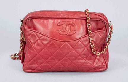Chanel, sac photo vintage matelassé à pompon rouge