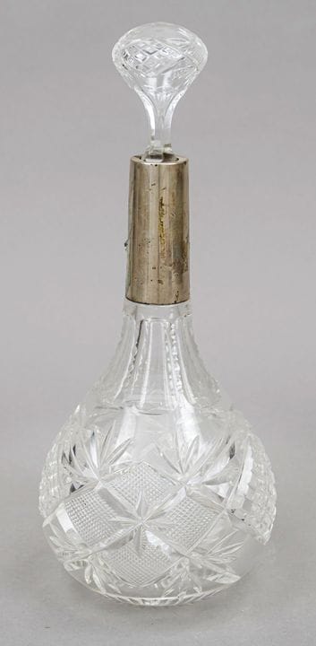 Caraffa con montatura in argento sul collo, German