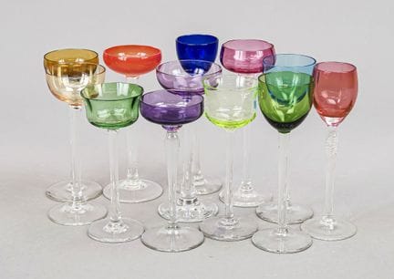 Douze petits verres à liqueur de style Art nouveau