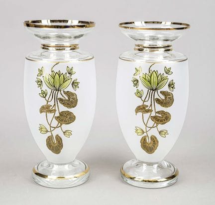 Paire de vases, XXe siècle, forme d'urne, verre tr