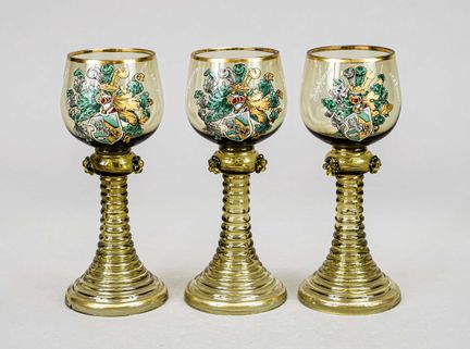 Trois verres à vin « Weinrömer » de style étudiant
