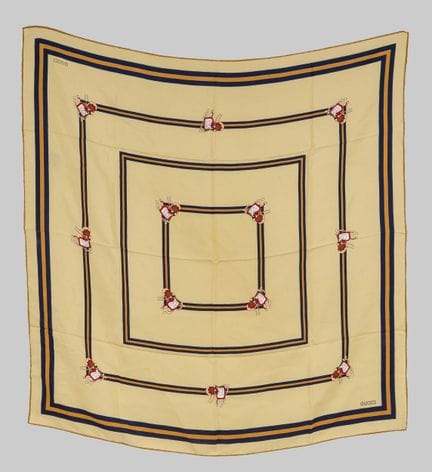 Gucci, foulard carré en pure soie à motifs polychr