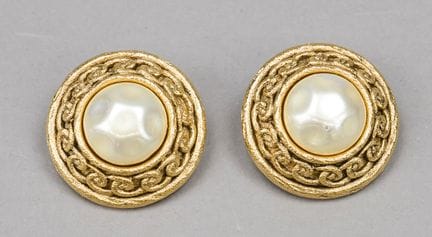 Chanel, coppia di grandi orecchini a clip vintage,