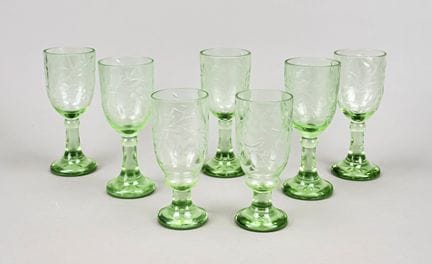 Sept verres à calice, vers 1900, pied rond se prol