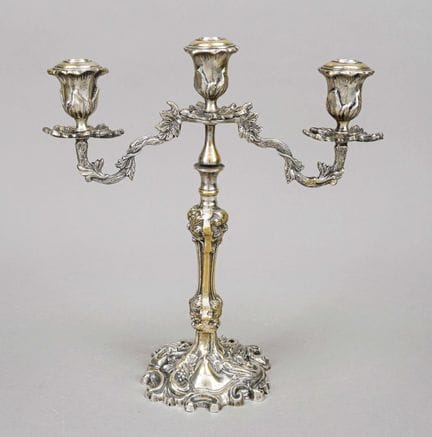 Candelabro a tre bracci, XX secolo, placcato, base