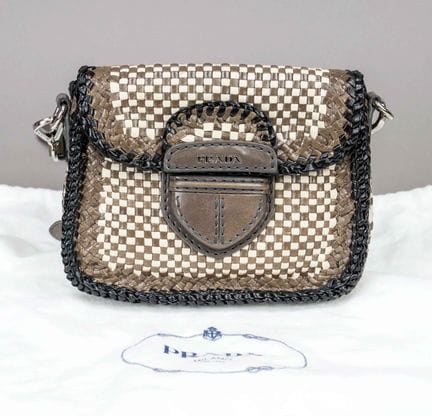 Prada, borsa a tracolla in pelle intrecciata Madra