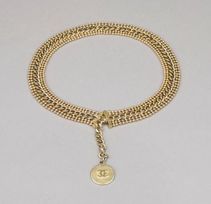 Chanel, cintura a catena vintage con ciondolo con 