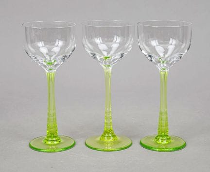 Trois verres à vin, début du XXe siècle, base rond