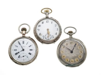 3 orologi da tasca da uomo aperti, intorno al 1910