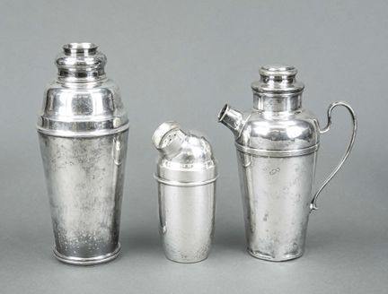 Tre shaker, XX secolo, placcati, forme e dimension