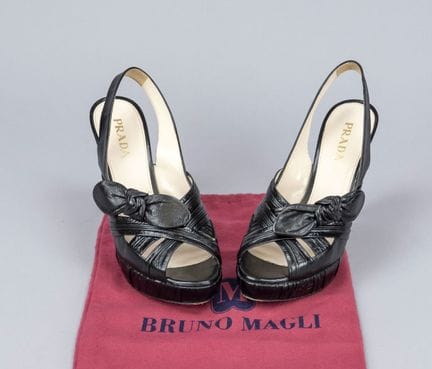 Prada, sandali con plateau e cinturino posteriore 