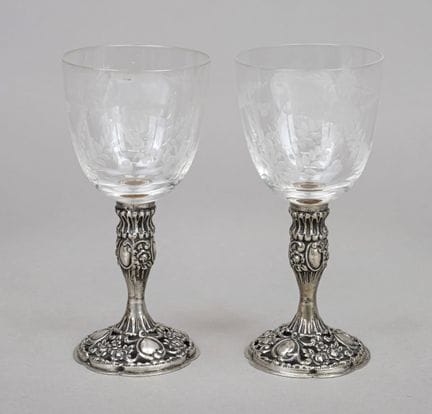 Coppia di calici da vino con montatura in argento,