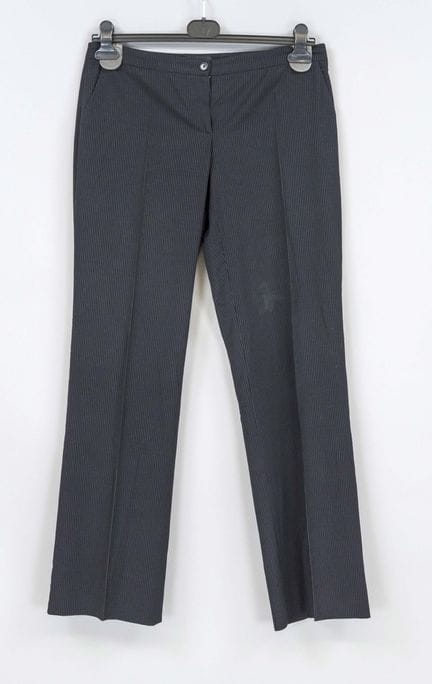 Emporio Armani，经典黑色细条纹西裤，未标注材质成分和尺码（标签已被剪下），修身剪裁，几