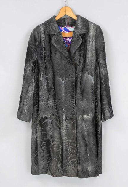 Jens Asendorf, manteau en persan gris argenté, san