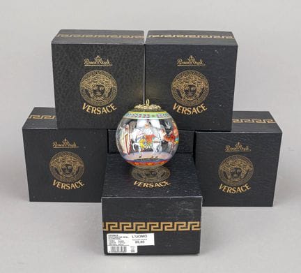 六枚圣诞树装饰球，罗森塔尔（Rosenthal）、范思哲（Versace）品牌，透明玻璃材质，饰有各