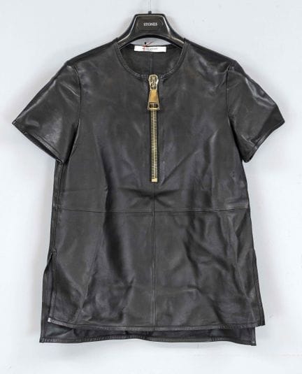 纪梵希（Givenchy），T恤款皮质上衣，正面配有大拉链，两侧开衩，100%小羊皮，尺码36，几乎