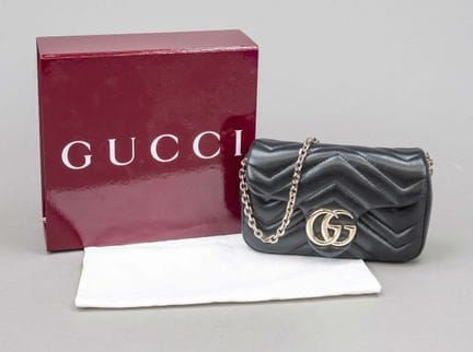 Gucci, mini borsa a tracolla GG Marmont trapuntata