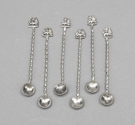 Six cuillères à pièces, XXe siècle, cuvette de cha